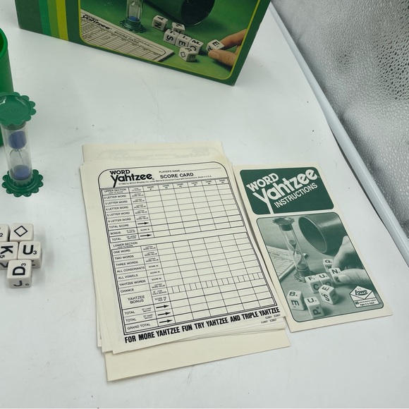 1982 Word Yahtzee Dice Game Em Milton Bradley Vintage - Picture 6 of 6